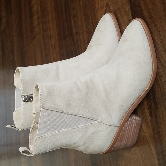 BP. Baylee Light Tan Faux Suede Heeled Side  Zippered Ankle Booties - 6M - Picture 3 of 10